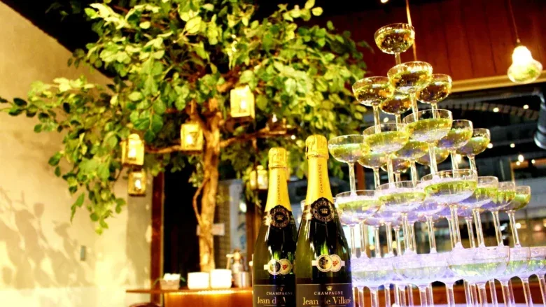 渋谷の貸切イベントスペースなら『渋谷ガーデンルーム3F』。ケータリングや飲み放題などがついて無料オプションも盛りだくさん！