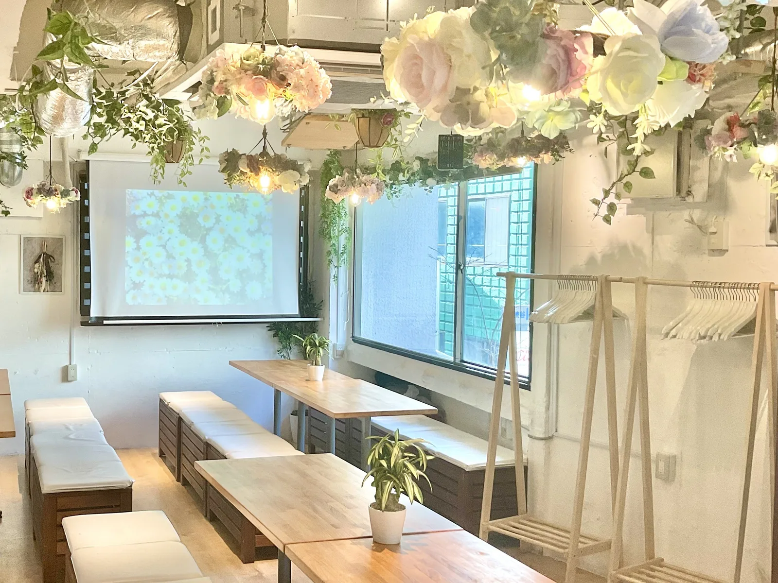 渋谷ガーデンルーム3F ランタン＆プロジェクター店内全景