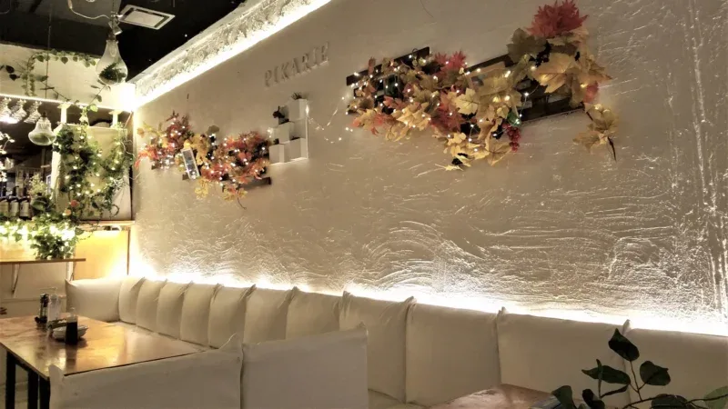 渋谷で貸切するなら『渋谷ピカリエ』リゾートのような空間でおすすめ！貸切でのご利用で音響機器やマイク・プロジェクター・カラオケ・ゲーム機などが【無料】でご利用いただけます！