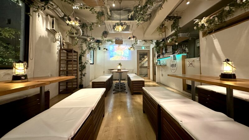渋谷駅徒歩2分、アクセス抜群!広々としたおしゃれな空間で、大人数向け貸切スペースです。結婚式の二次会や誕生日パーティー、企業イベントなど、様々なシーンでご利用いただけます。
