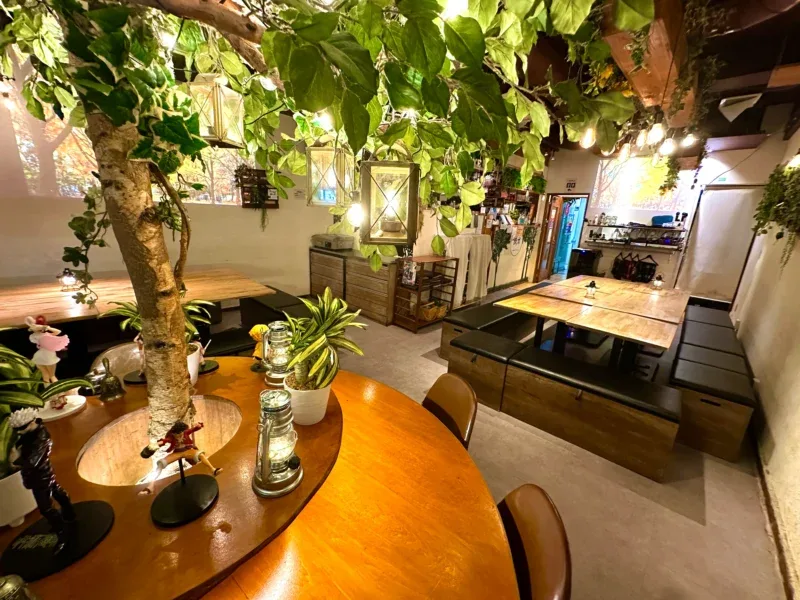 渋谷駅徒歩数分、アクセス抜群!広々としたおしゃれな空間で、大人数向け貸切スペースです。結婚式の二次会や誕生日パーティー、企業イベントなど、様々なシーンでご利用いただけます。